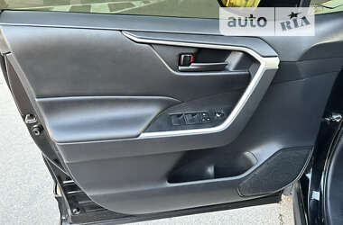 Внедорожник / Кроссовер Toyota RAV4 2021 в 