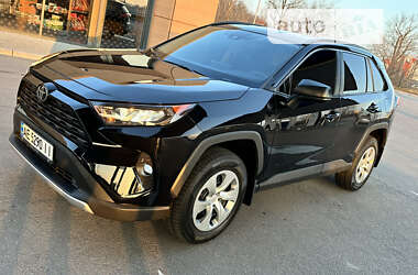 Внедорожник / Кроссовер Toyota RAV4 2021 в 