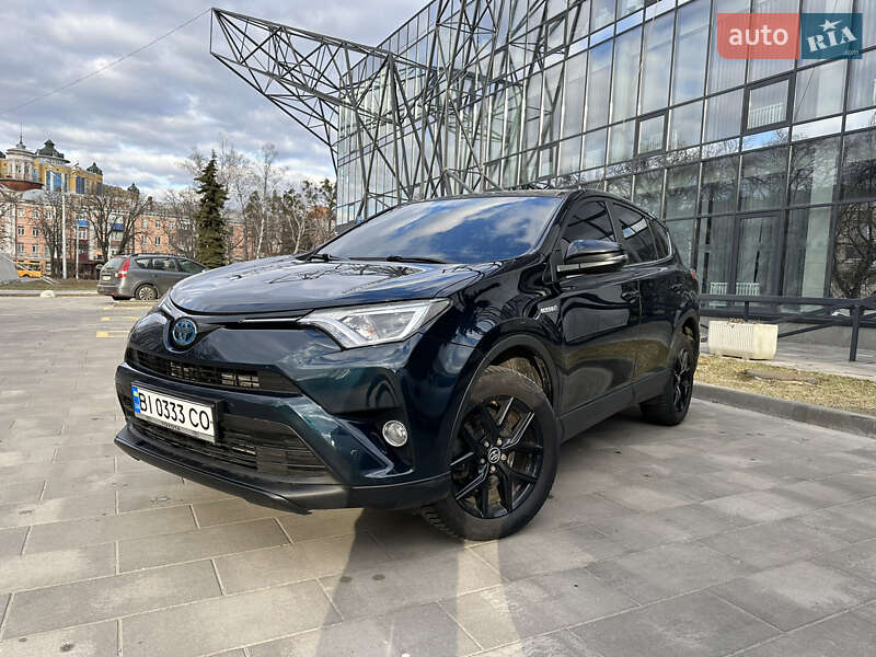 Внедорожник / Кроссовер Toyota RAV4 2017 в Полтаве
