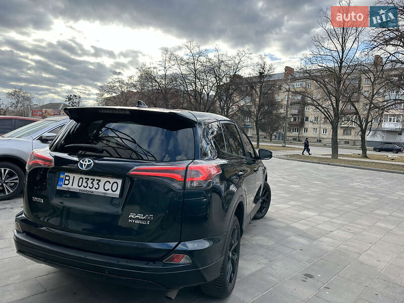 Внедорожник / Кроссовер Toyota RAV4 2017 в Полтаве