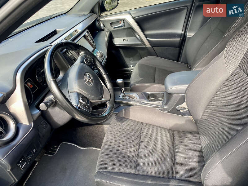 Внедорожник / Кроссовер Toyota RAV4 2017 в Полтаве