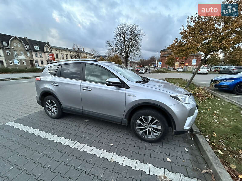 Позашляховик / Кросовер Toyota RAV4 2017 в Вишгороді