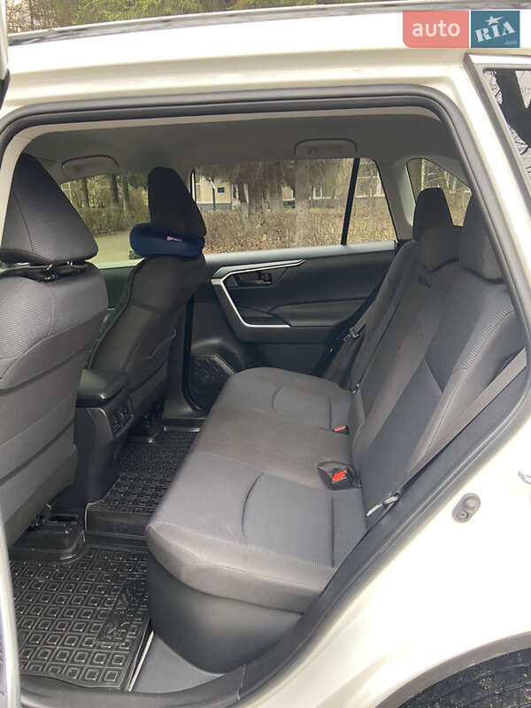 Внедорожник / Кроссовер Toyota RAV4 2019 в Виннице