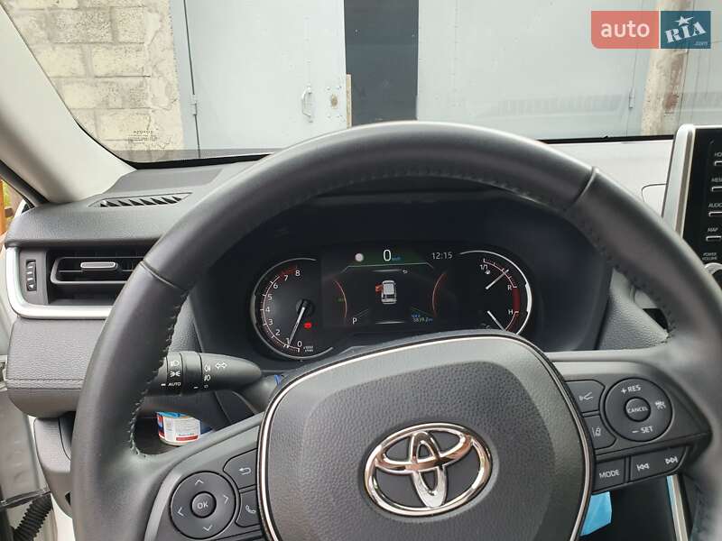 Позашляховик / Кросовер Toyota RAV4 2020 в Мукачевому