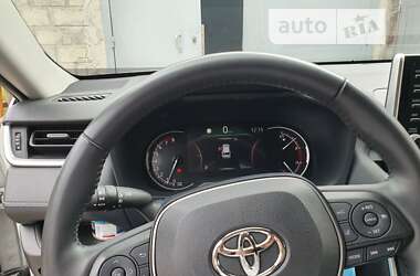 Позашляховик / Кросовер Toyota RAV4 2020 в Мукачевому