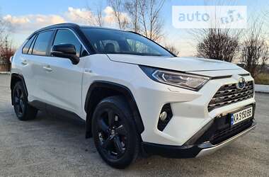 Внедорожник / Кроссовер Toyota RAV4 2020 в Киеве