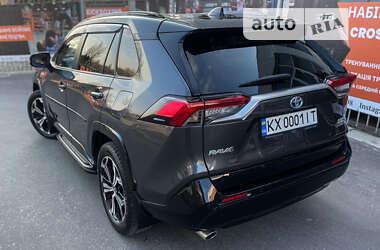 Внедорожник / Кроссовер Toyota RAV4 2021 в 