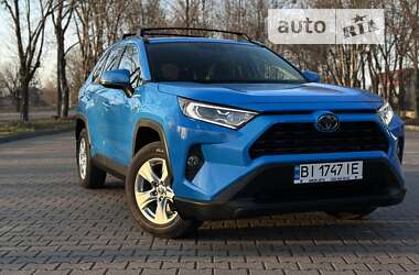 Внедорожник / Кроссовер Toyota RAV4 2020 в Миргороде