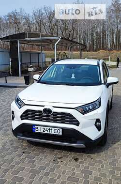 Внедорожник / Кроссовер Toyota RAV4 2020 в Лохвице