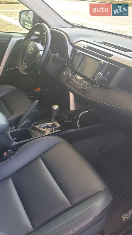 Внедорожник / Кроссовер Toyota RAV4 2016 в Днепре