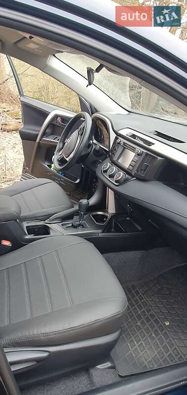 Позашляховик / Кросовер Toyota RAV4 2018 в Полтаві