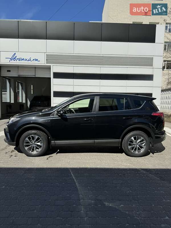 Позашляховик / Кросовер Toyota RAV4 2017 в Харкові