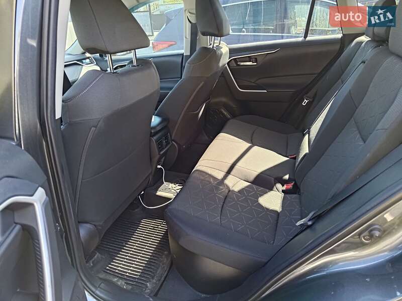Позашляховик / Кросовер Toyota RAV4 2021 в Івано-Франківську