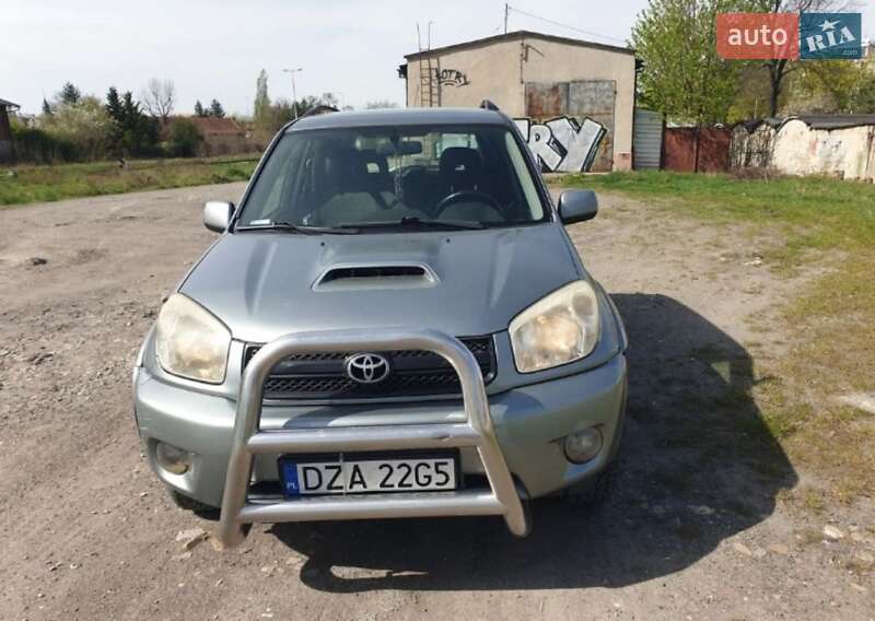 Внедорожник / Кроссовер Toyota RAV4 2004 в Киеве