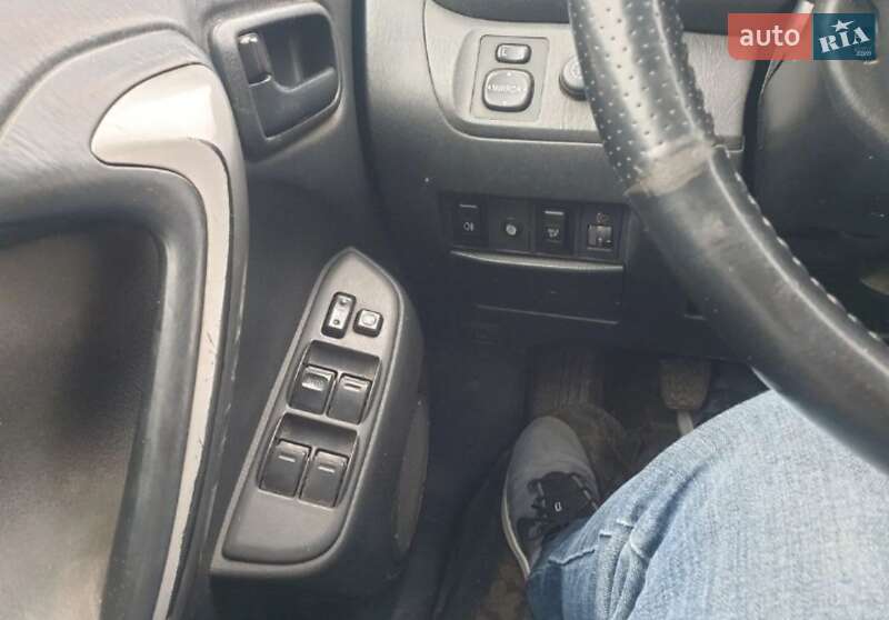 Внедорожник / Кроссовер Toyota RAV4 2004 в Киеве