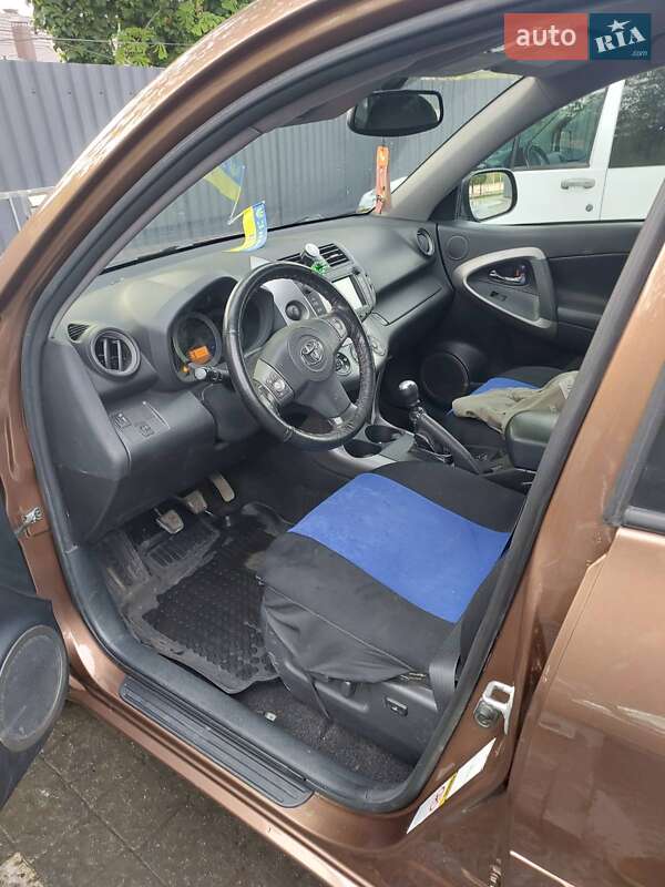 Позашляховик / Кросовер Toyota RAV4 2007 в Ужгороді