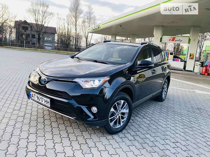 Внедорожник / Кроссовер Toyota RAV4 2016 в Богородчанах