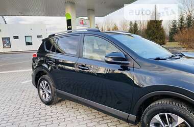 Внедорожник / Кроссовер Toyota RAV4 2016 в Богородчанах