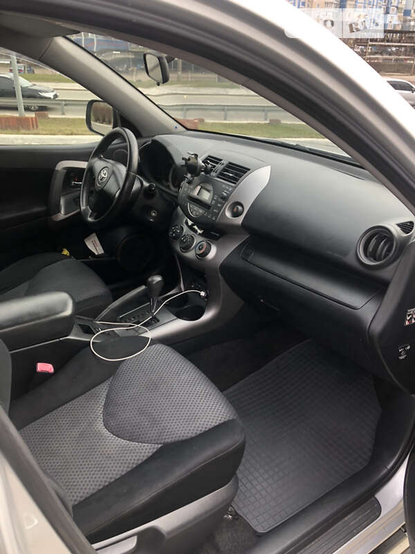 Внедорожник / Кроссовер Toyota RAV4 2007 в Киеве