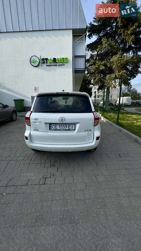 Позашляховик / Кросовер Toyota RAV4 2010 в Чернівцях