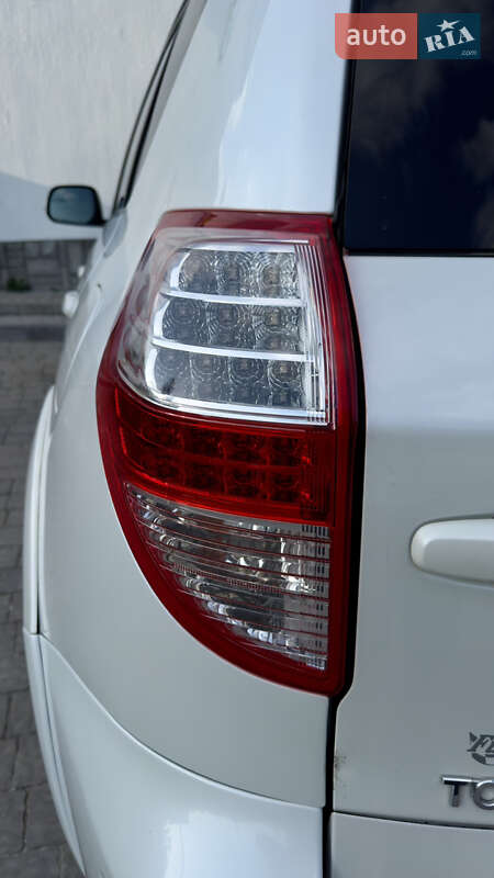 Позашляховик / Кросовер Toyota RAV4 2010 в Чернівцях