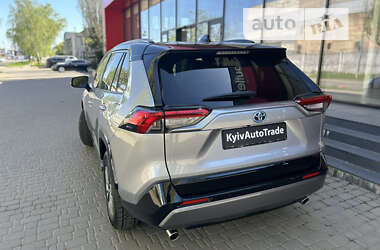 Внедорожник / Кроссовер Toyota RAV4 2020 в Киеве