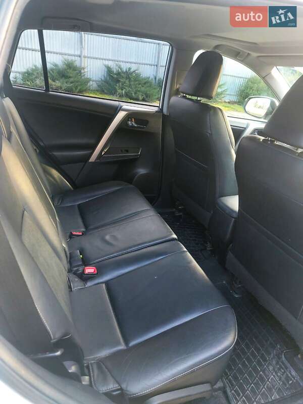 Внедорожник / Кроссовер Toyota RAV4 2013 в Луцке