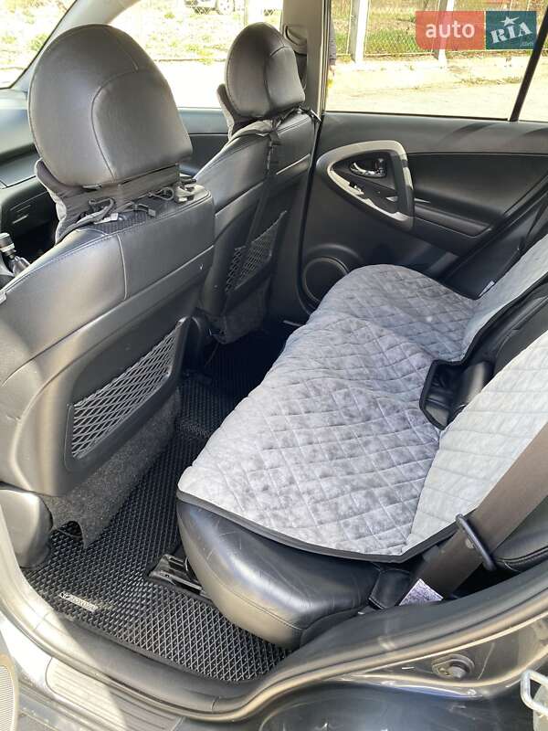 Внедорожник / Кроссовер Toyota RAV4 2006 в Сторожинце