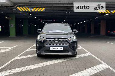 Внедорожник / Кроссовер Toyota RAV4 2019 в Киеве