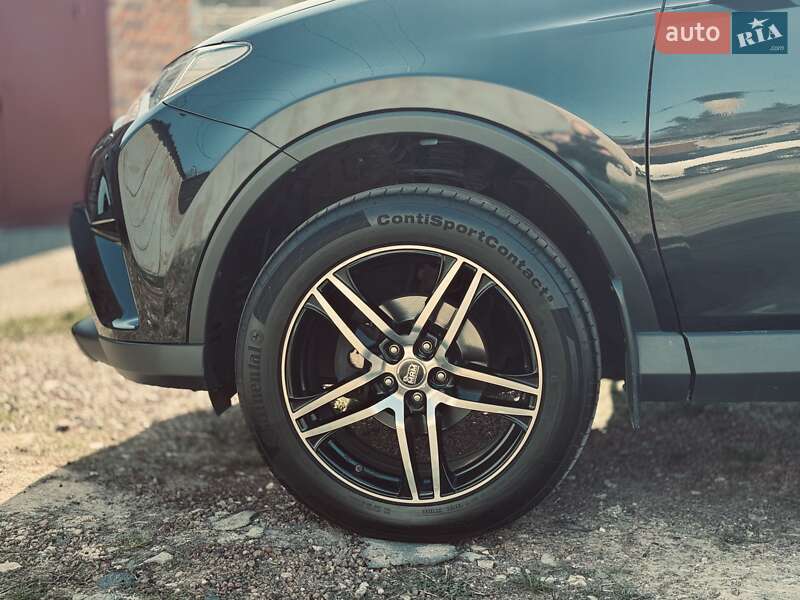 Внедорожник / Кроссовер Toyota RAV4 2017 в Чернигове