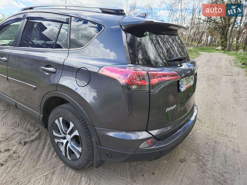 Внедорожник / Кроссовер Toyota RAV4 2017 в Харькове