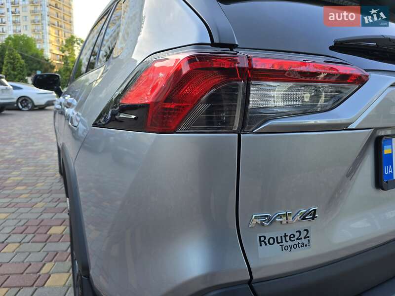 Внедорожник / Кроссовер Toyota RAV4 2020 в Одессе