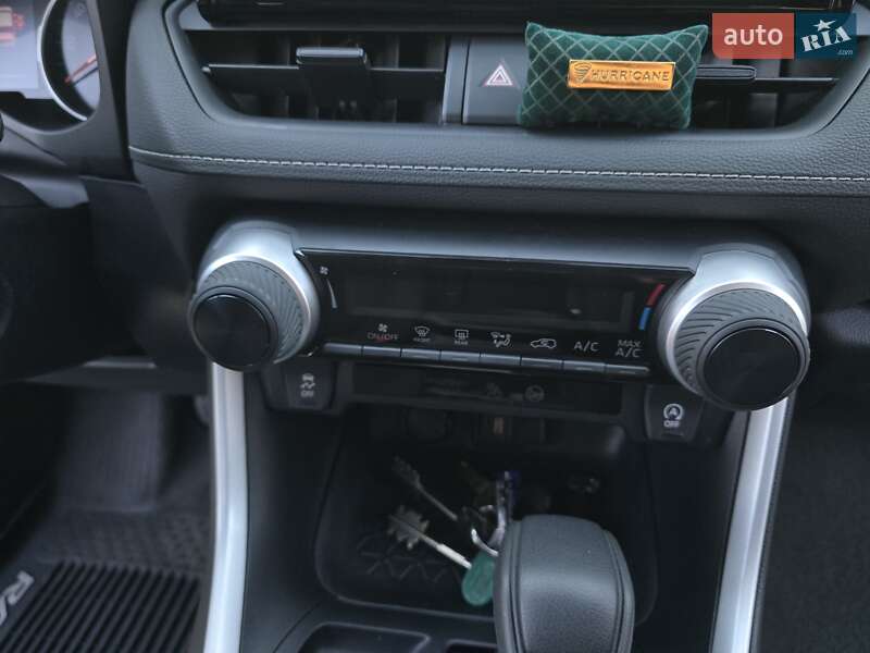 Внедорожник / Кроссовер Toyota RAV4 2020 в Одессе