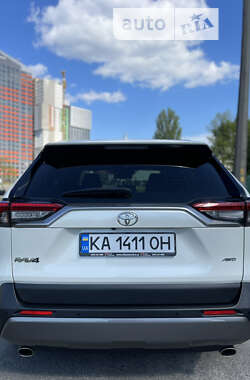 Внедорожник / Кроссовер Toyota RAV4 2020 в Киеве