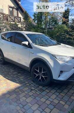 Внедорожник / Кроссовер Toyota RAV4 2017 в Буче