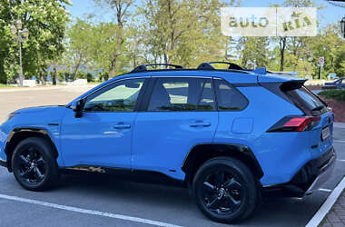 Внедорожник / Кроссовер Toyota RAV4 2021 в 