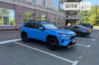 Внедорожник / Кроссовер Toyota RAV4 2021 в 