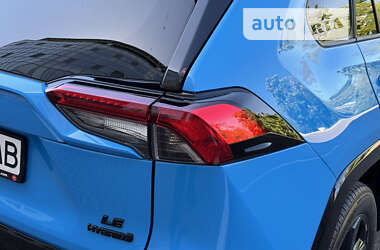Внедорожник / Кроссовер Toyota RAV4 2021 в 