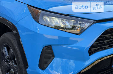 Внедорожник / Кроссовер Toyota RAV4 2021 в 