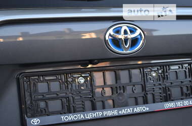 Внедорожник / Кроссовер Toyota RAV4 2021 в Ровно