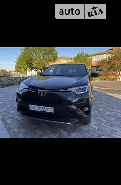 Внедорожник / Кроссовер Toyota RAV4 2018 в Ружине