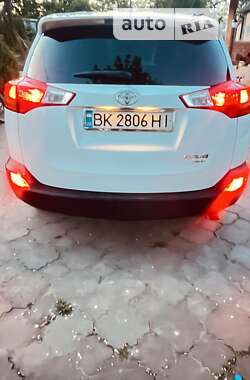 Внедорожник / Кроссовер Toyota RAV4 2015 в Шумске