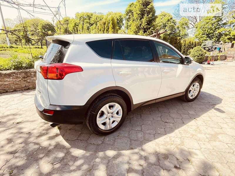 Позашляховик / Кросовер Toyota RAV4 2015 в Шумську