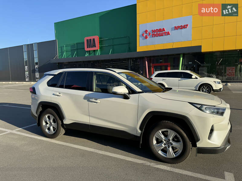 Позашляховик / Кросовер Toyota RAV4 2020 в Києві