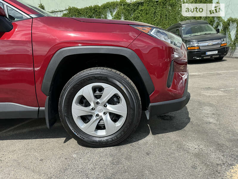 Внедорожник / Кроссовер Toyota RAV4 2021 в Киеве