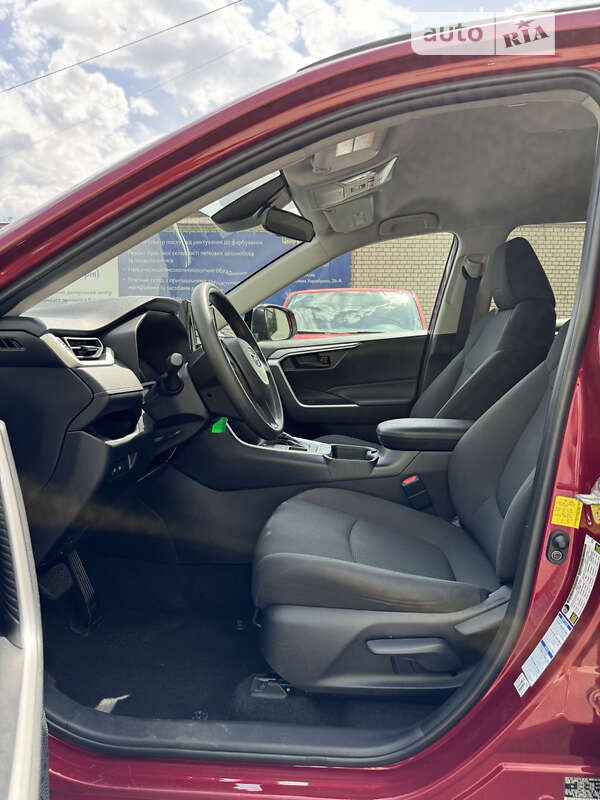 Внедорожник / Кроссовер Toyota RAV4 2021 в Киеве