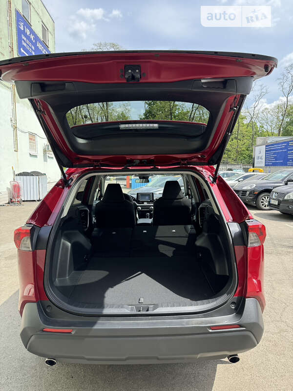 Внедорожник / Кроссовер Toyota RAV4 2021 в Киеве