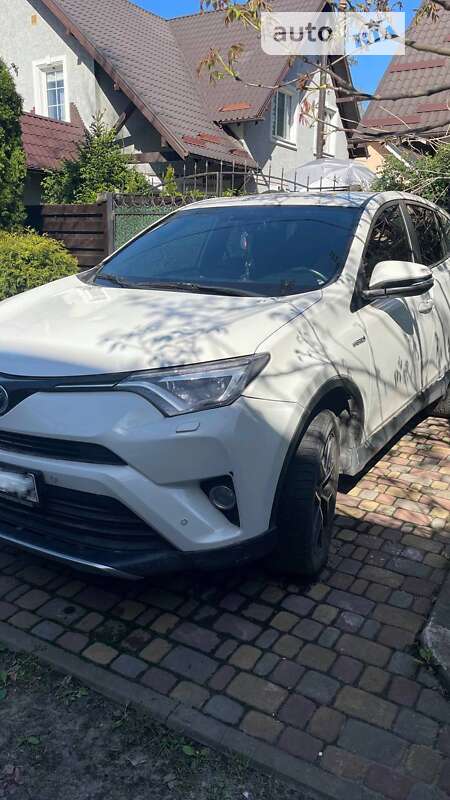 Внедорожник / Кроссовер Toyota RAV4 2017 в Буче