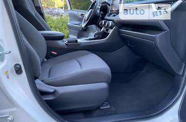 Внедорожник / Кроссовер Toyota RAV4 2019 в Полтаве