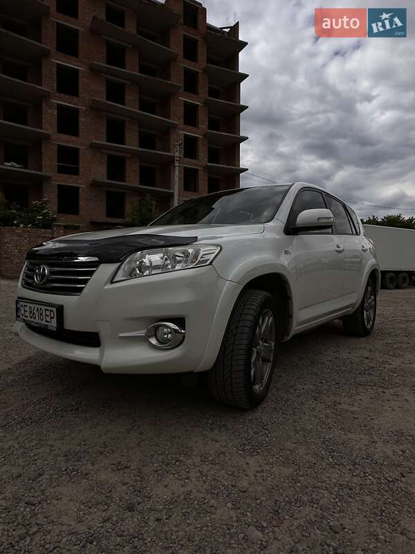 Позашляховик / Кросовер Toyota RAV4 2010 в Чернівцях